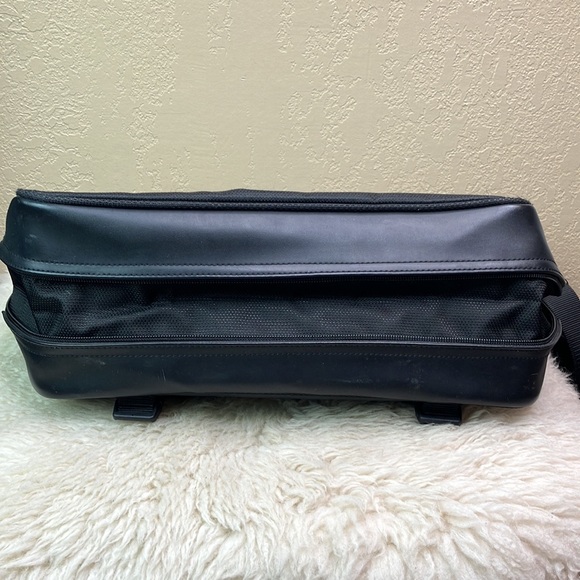 Tumi Messenger Laptop Bag - Picture 15 of 16